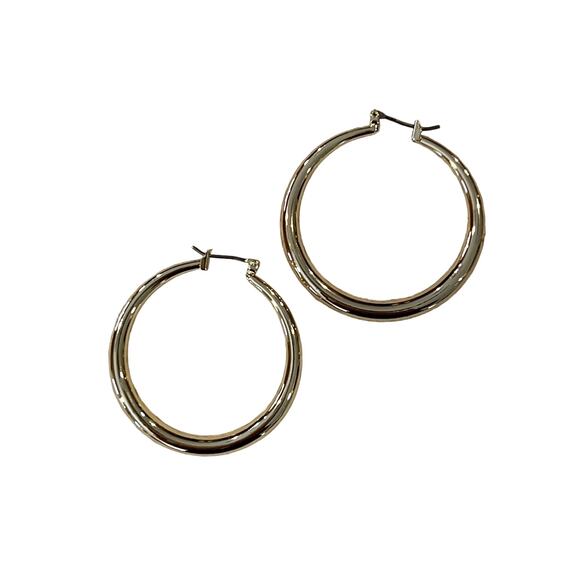 NWT J. Crew Gold Thick 1 1/2" Hoop Earrings - Picture 3 of 6